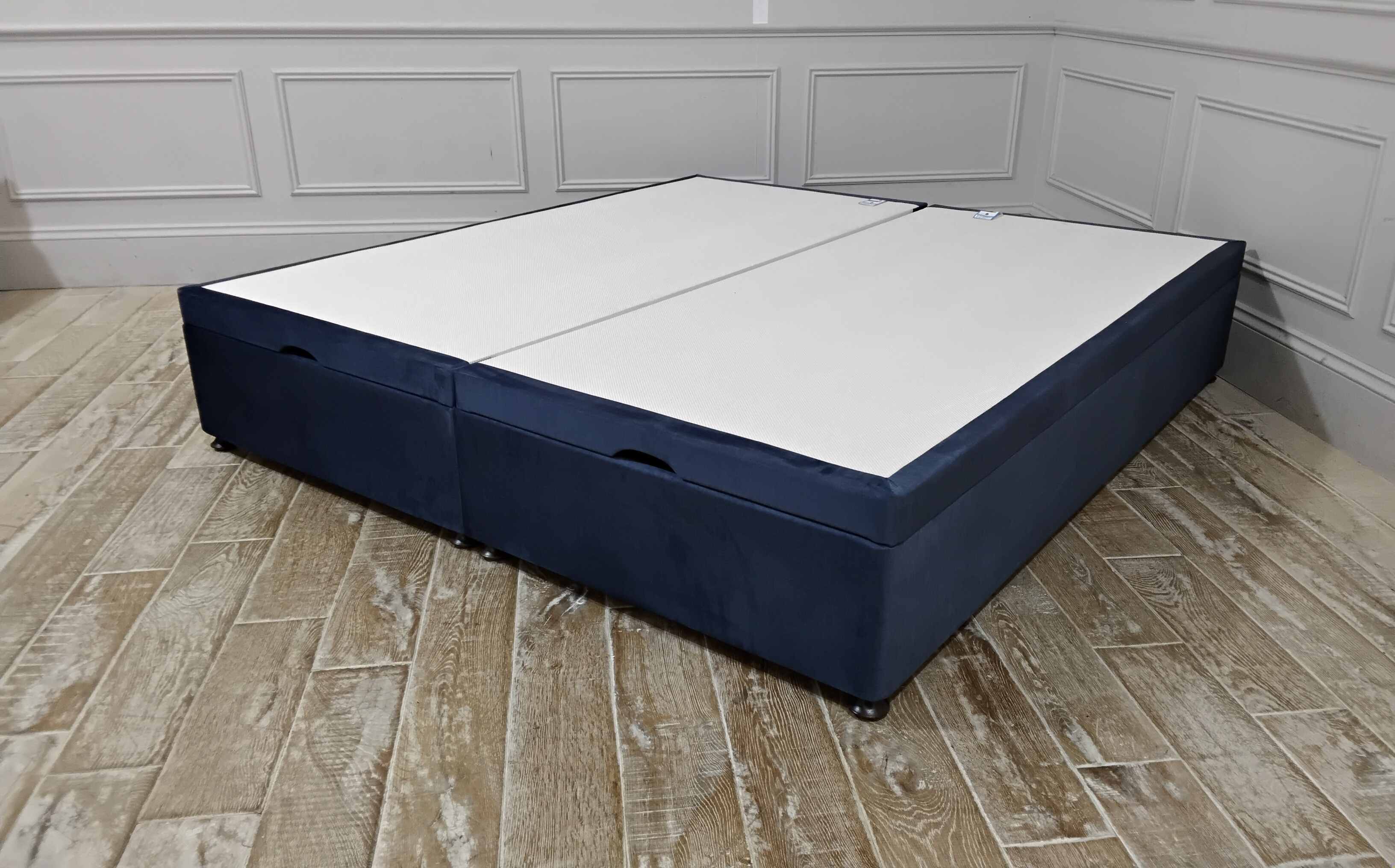 Bampton Super King Storage Ottoman in Stain Resistant House Fabric Causeway