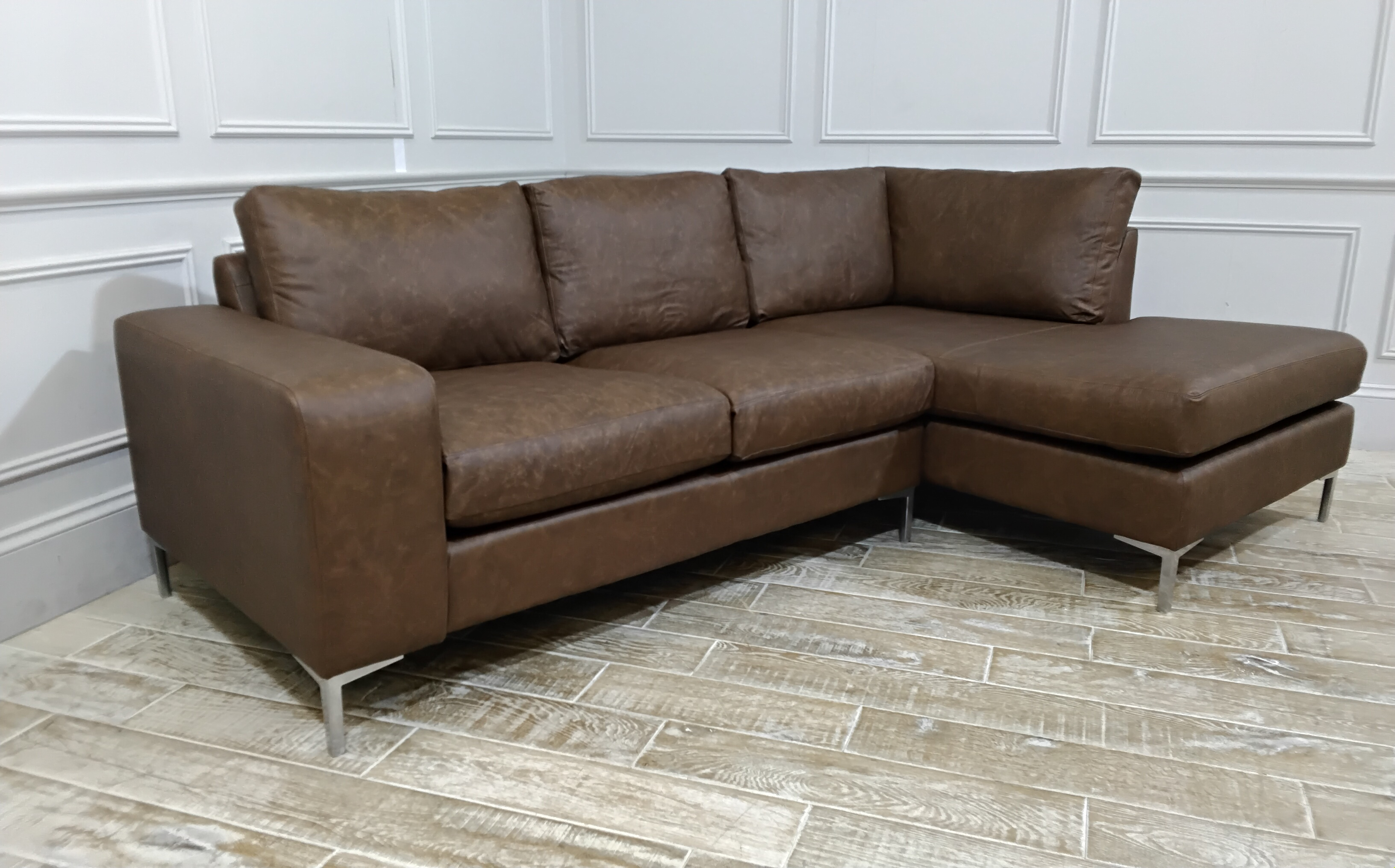 Kingly 2.5 Seater Chaise Sofa in Family Friendly Industrial Leather Rum