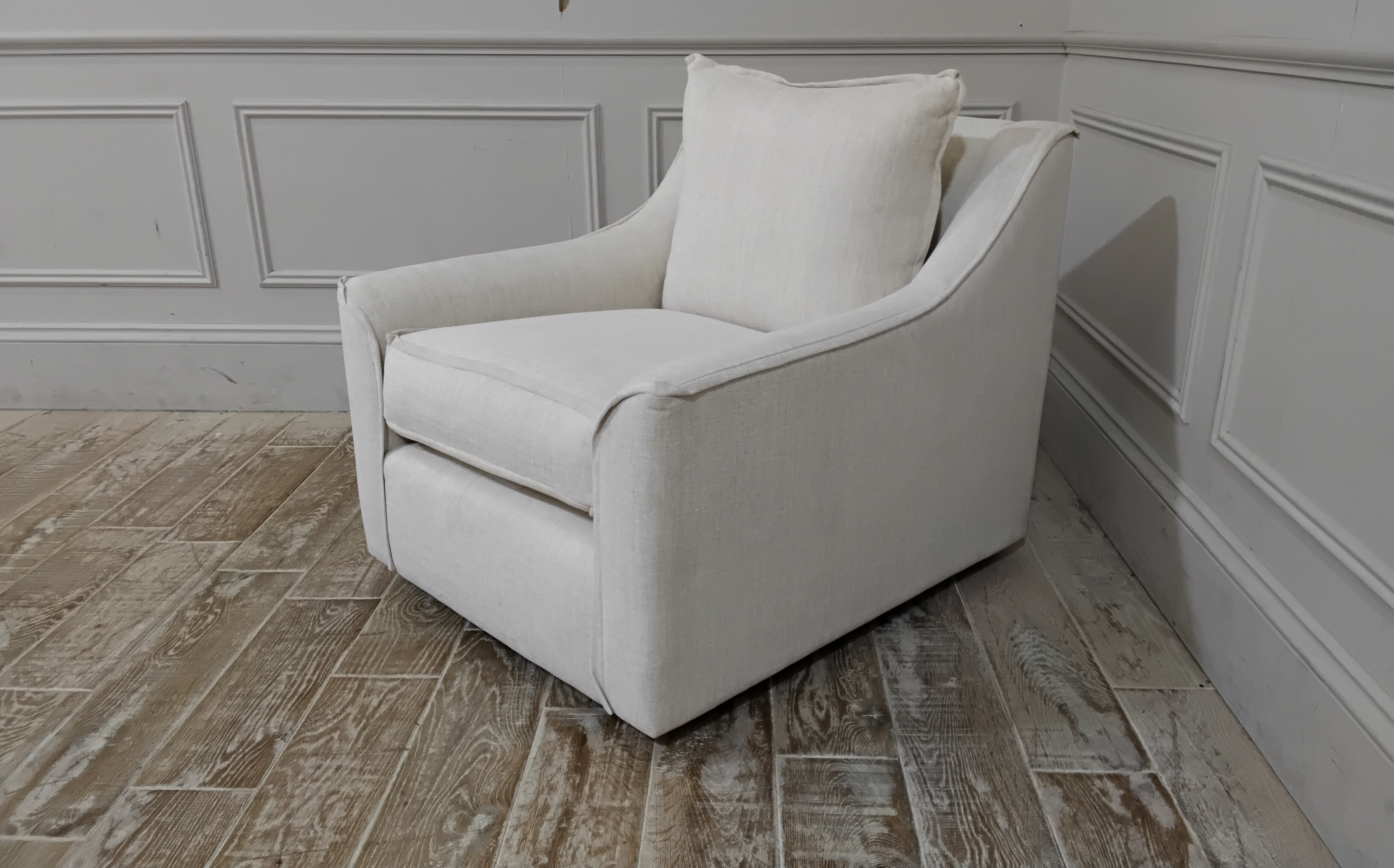 Brixton Swivel Chair in Hopsack Thatch