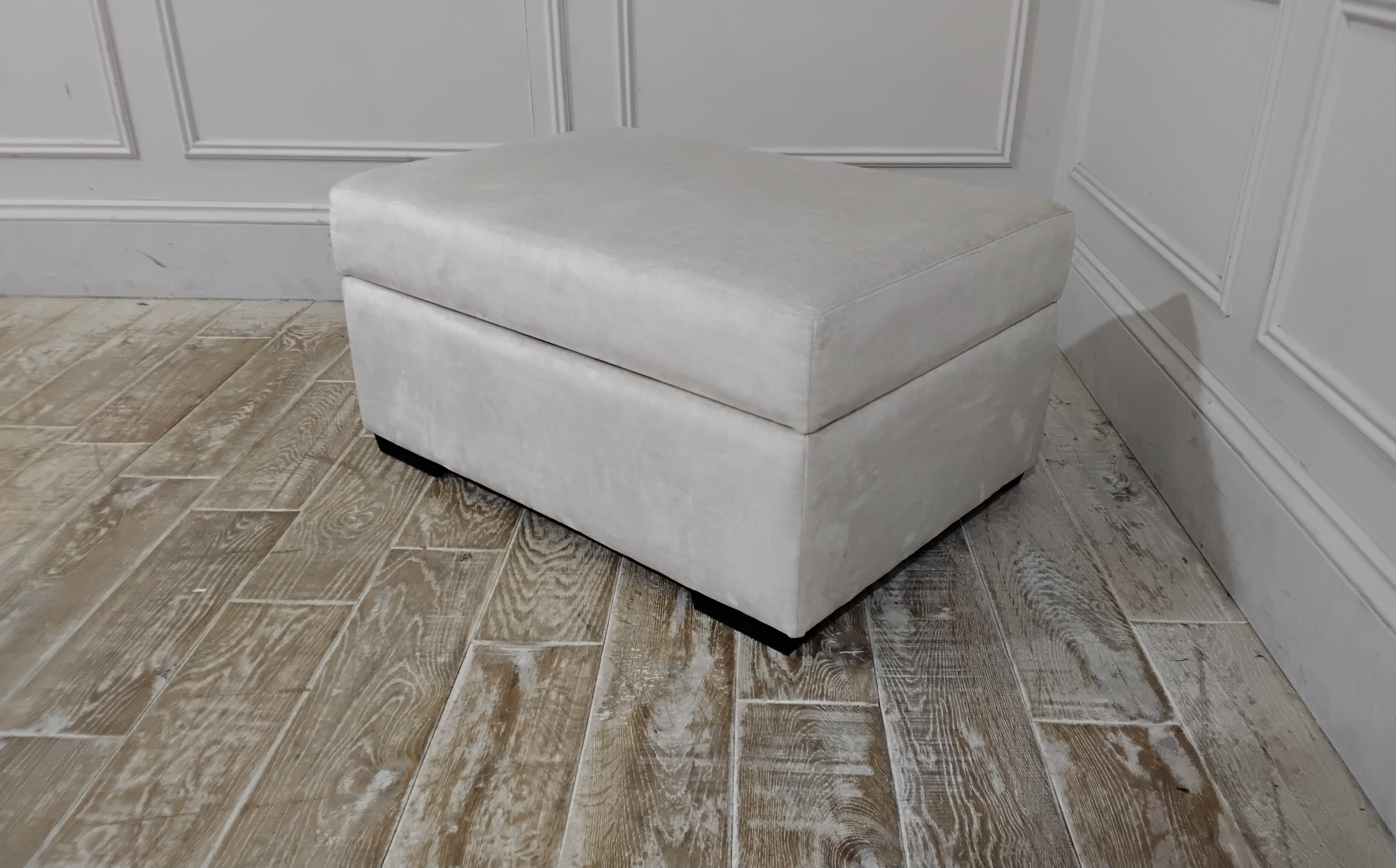 Sloane Ottoman in Stain Resistant House Fabric Pearl