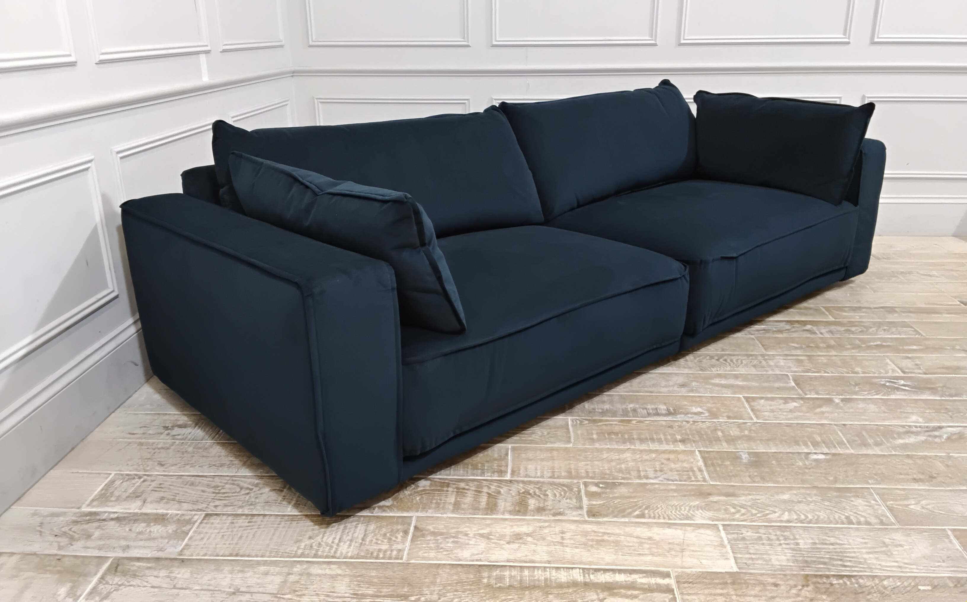 Wimbledon Extra Large Sofa	in Easy Clean Plush Velvet Metropolitan